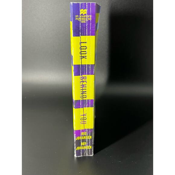 Look Behind You: A Novel (Kendra Michaels, 5) - Picture 3 of 6